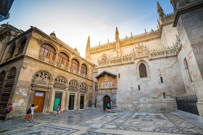 4 neighborhoods 4 cultures. Half day private tour in Granada - The Cathedral, Royal Chapel, and Lonja from outside