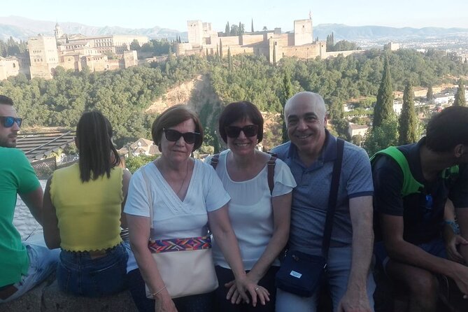 Albaicin and Sacromonte Private Tour - Why Albaicin works so well after dark