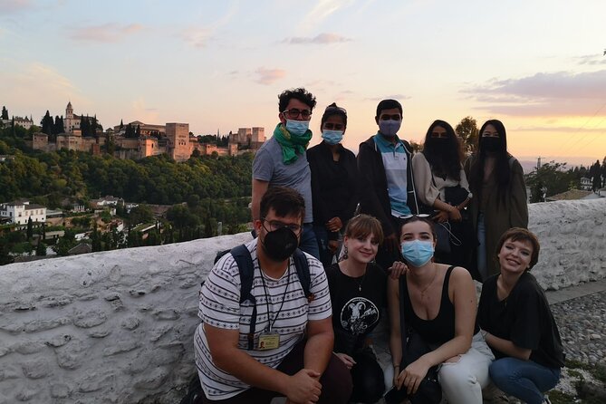 Albaicín and Sacromonte Sunset tour + Flamenco show - Entering Sacromonte’s cave-house quarter