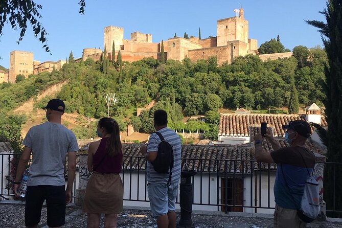 Albaicín and Sacromonte Sunset tour + Flamenco show - Finding Granada’s medieval character in the Albaicín
