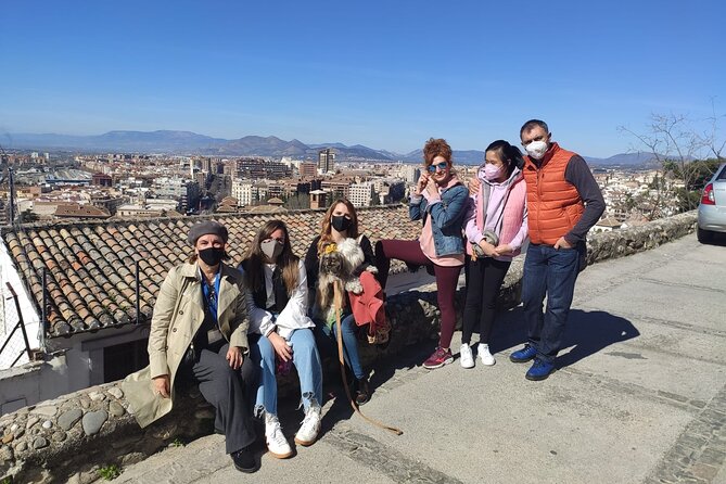 Albaicin guided tour with dogs - Starting at Plaza Nueva at 10:30