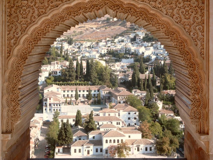 Albaicín & Sacromonte: Tour with Flamenco Show - Looking across to the Alhambra and valley