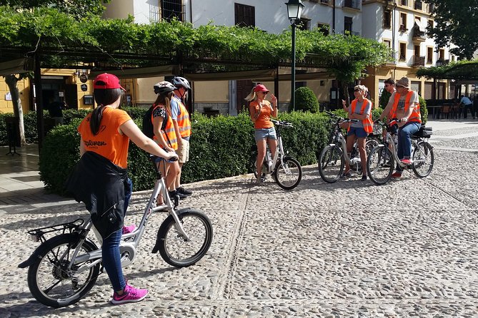 Albayzin and Sacromonte Electric Bike Tour in Granada - The Albaicín and its Moorish street plan