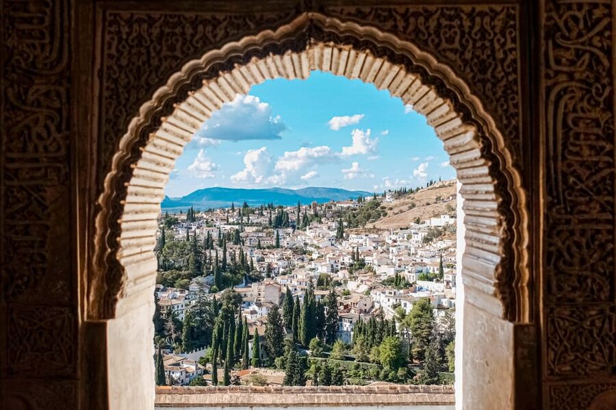 Albayzín: Granada's Albayzín Tour with Food Tasting - Mirador de Los Carvajales and the First Alhambra View