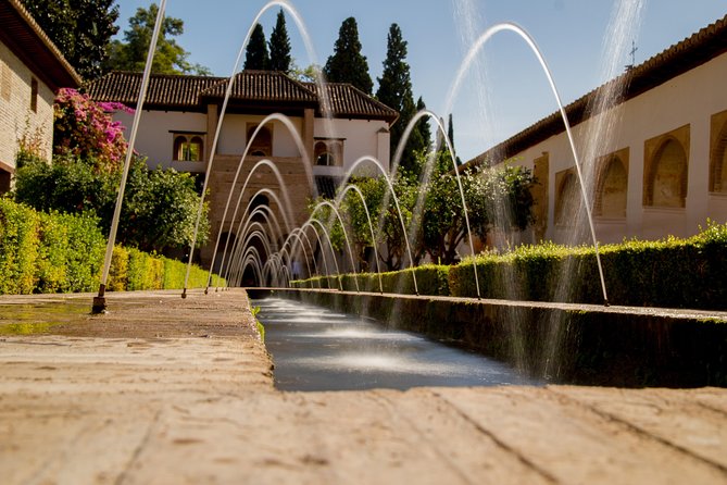 Alhambra and Generalife Skip-the-Line Ticket with Guide - Carlos V Palace and the Christian layer