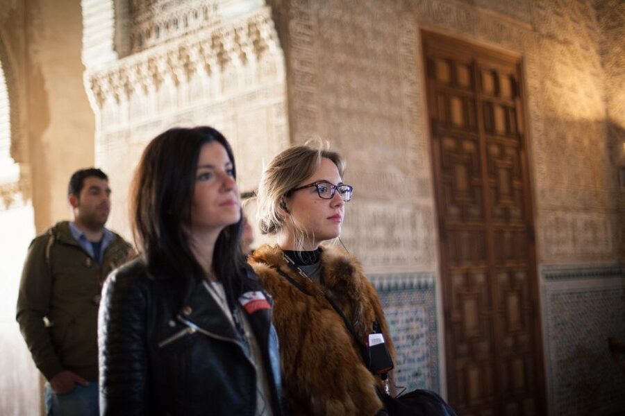 Alhambra and Nasrid Palaces and Local Food Experience - Palace of Charles V and a change in style