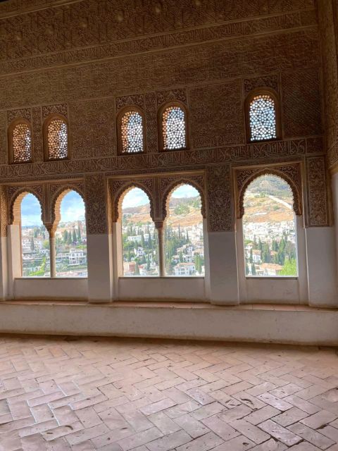 Alhambra and Nasrid Palaces Guided Tour with Tickets - Practical advice for a smoother visit