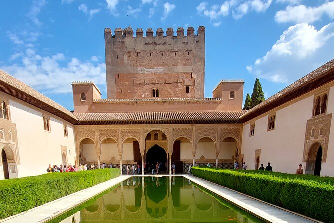 Alhambra and Nasrid Palaces Guided Tour with Tickets - Starting the three-hour route