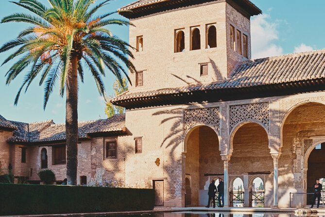Alhambra and Nasrid Palaces: Skip-the-line Ticket and Local Guide - Meeting point, communication, and timing