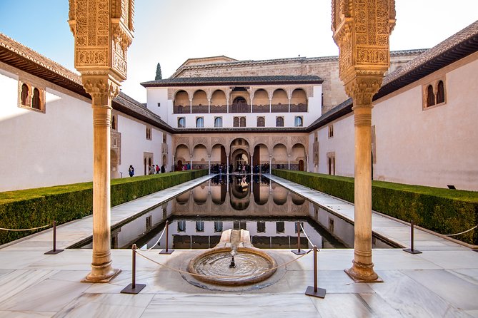 Alhambra and Nasrid Palaces Ticket with Audioguide - Making the audio guide work for you