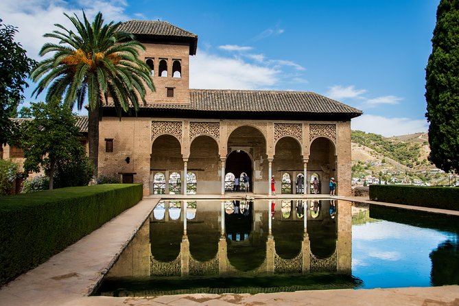 Alhambra and Nasrid Palaces Ticket with Audioguide - Timing, walking, and weather
