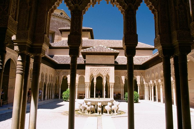 Alhambra &Charles Palace Guided Tour with Optional Nasrid Palaces - The Alhambra: a fortress, palace, and royal retreat