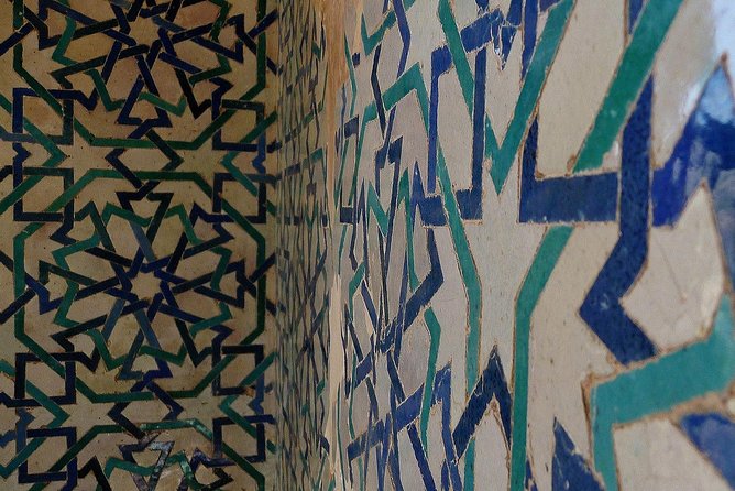 Alhambra &Charles Palace Guided Tour with Optional Nasrid Palaces - The Nasrid Palaces and Hall of Abencerrajes