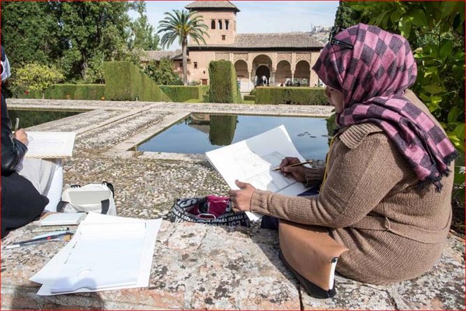 Alhambra &Charles Palace Guided Tour with Optional Nasrid Palaces - Generalife Gardens and the Alcazaba