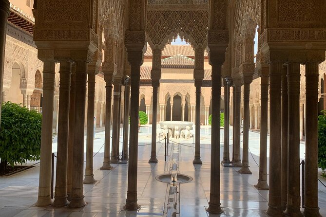 Alhambra: Complete Guided Tour with Nasrid Palaces Tickets - The strongest and weakest parts of the experience