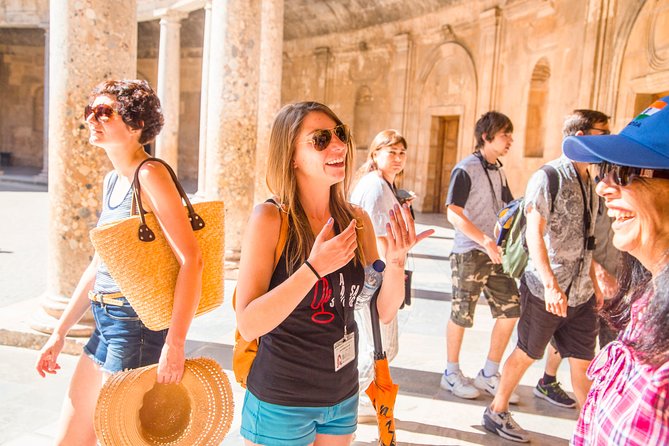 Alhambra: Complete Guided Tour with Nasrid Palaces Tickets - Generalife gardens and the former royal retreat