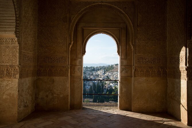 Alhambra Day or Night Private Tour - The Nasrid Palaces and the art of controlled beauty