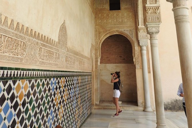 Alhambra daytime visit (8 people) - Why a group of eight changes the Alhambra visit