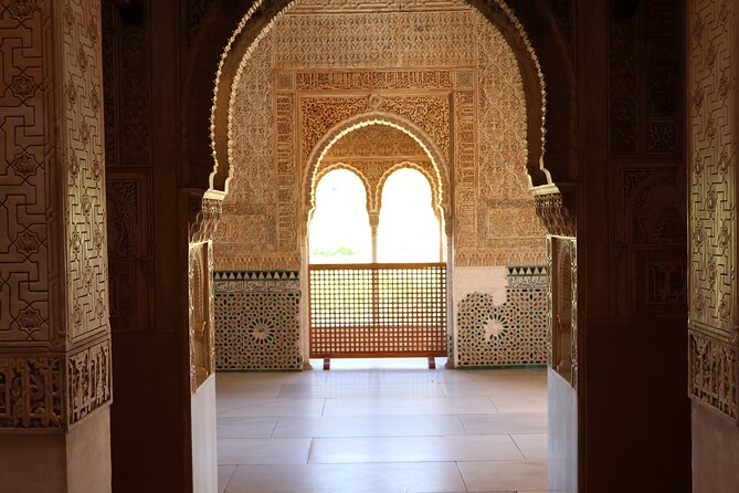 Alhambra Exclusive Tour with Tickets - The Nasrid Palaces and the language of decoration