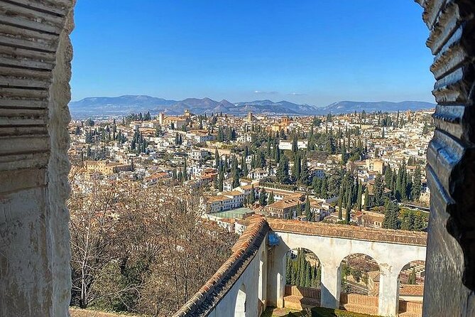 Alhambra Experience – Explore Nasrid Palaces & Generalife Gardens - Opening hours, transport, and arrival planning