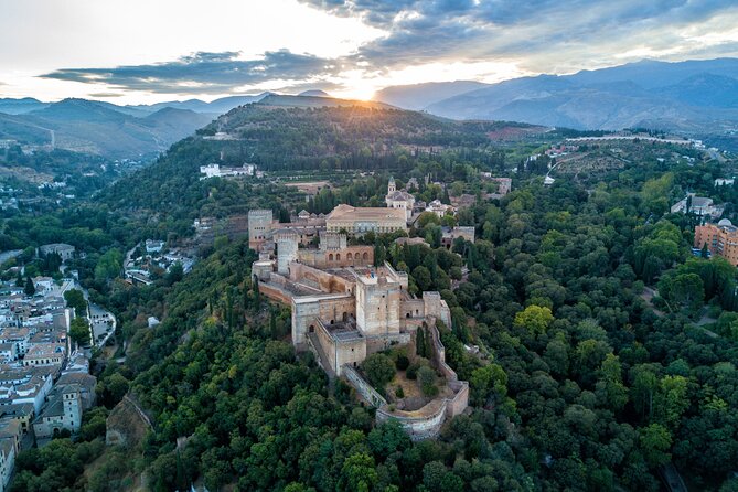 Alhambra&Generalife, Albaicín & Sacromonte Private Tour - The Alcazaba and its military edge