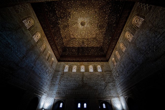 Alhambra & Generalife: Exclusive 3-Hour Private Tour with Tickets Included - The Nasrid Palaces: the heart of the visit