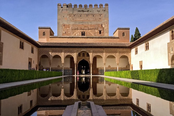 Alhambra & Generalife: Exclusive 3-Hour Private Tour with Tickets Included - Generalife gardens to finish the tour