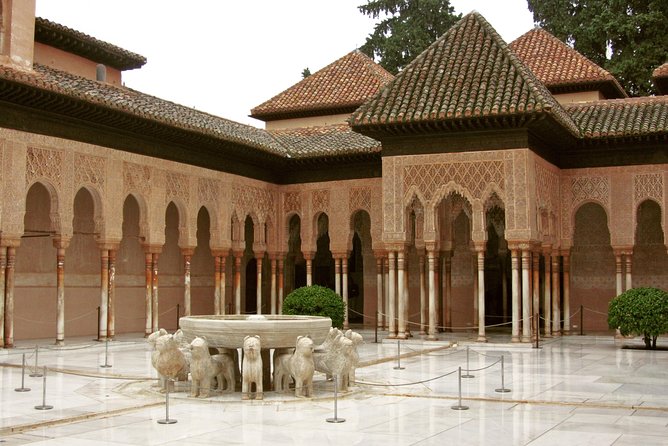 Alhambra & Generalife: Exclusive 3-Hour Private Tour with Tickets Included - What the $210.27 price includes