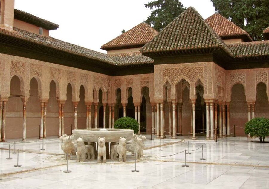 Alhambra & Generalife: Exclusive 3 hours Private Tour - Why a Private Alhambra Visit Can Be Worth It
