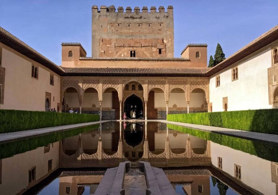 Alhambra & Generalife: Exclusive 3 hours Private Tour - Guide Style and Language Choices
