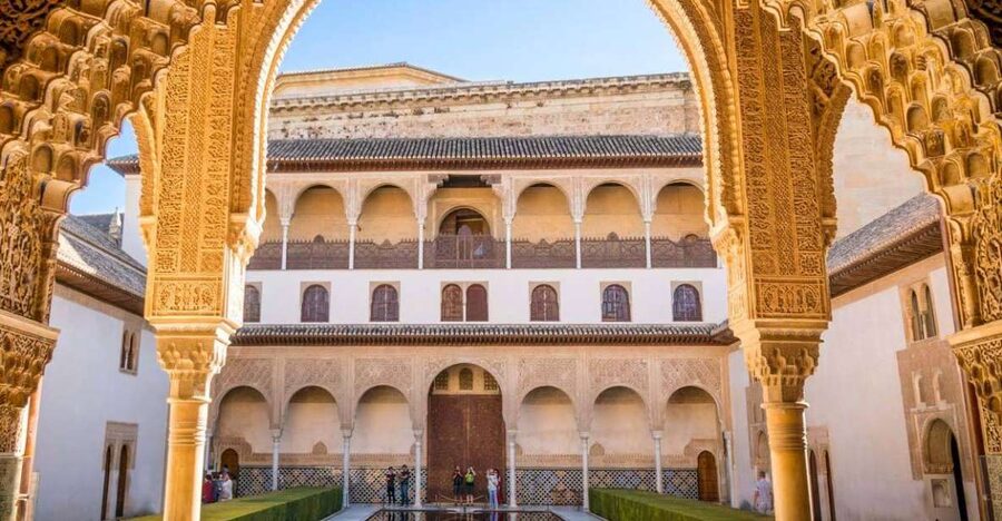 Alhambra & Generalife: Exclusive 3 hours Private Tour - What to Bring and What to Leave Behind