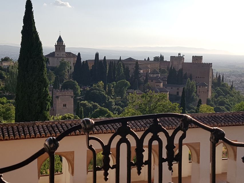 Alhambra: Generalife Gardens & Alcazaba Fast-Track Tour - Meeting near Taquillas Alhambra