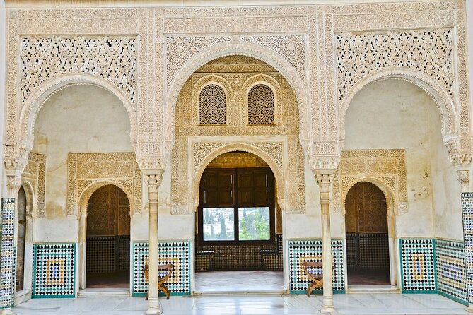 Alhambra & Generalife Skip the Line Regular Group including Nasrid Palaces - Entering the Alhambra with skip-the-line admission