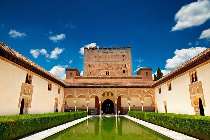 Alhambra & Generalife Skip the Line Regular Group including Nasrid Palaces - Generalife Gardens and a change of pace