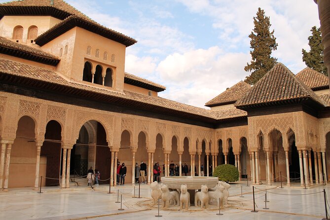Alhambra Guided Tour, Nasrid Palaces and Generalife - Key points at a glance