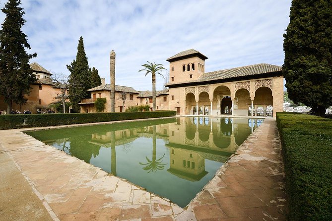 Alhambra Guided Tour with Generalife Gardens - What This Alhambra Visit Actually Covers