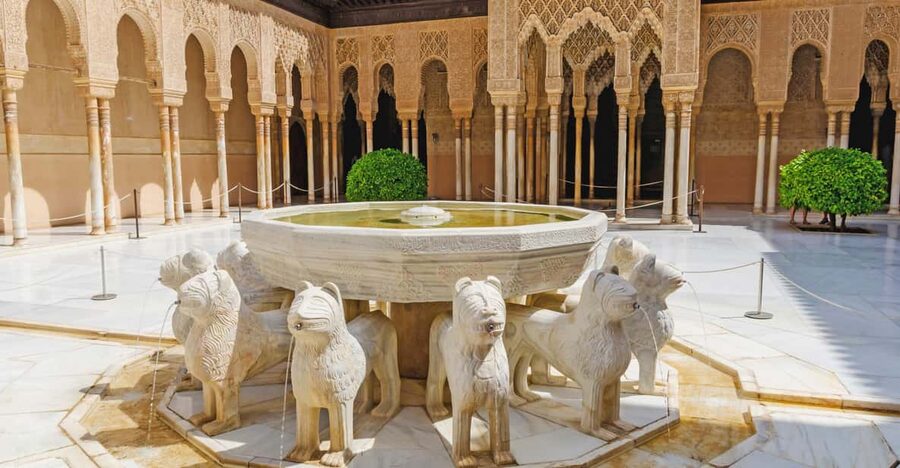 Alhambra & Nasrid Palace: Private Tour with Tickets - Key points to know before you book