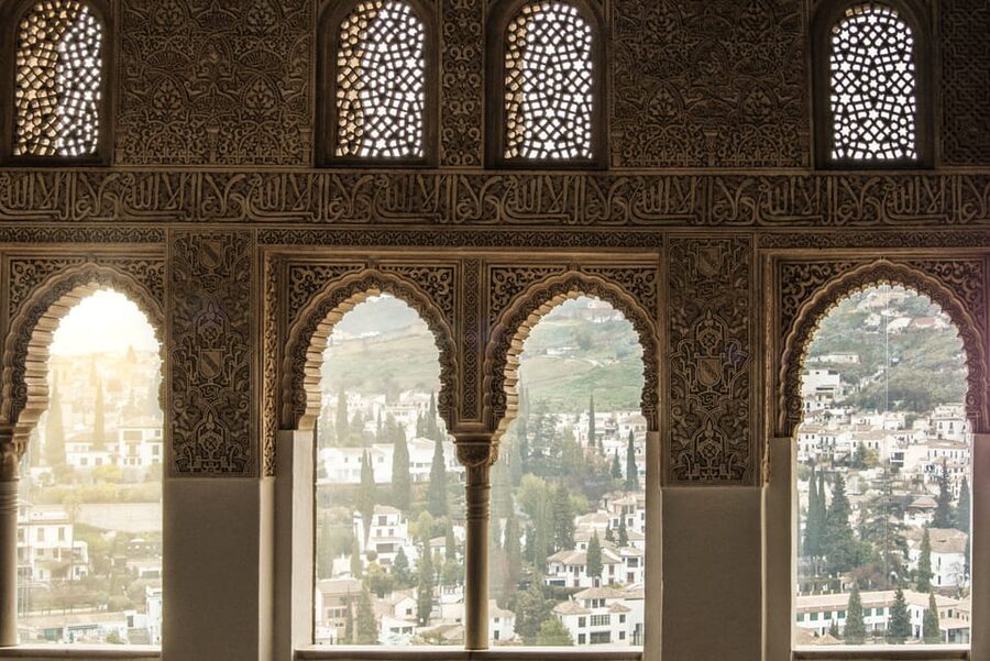 Alhambra & Nasrid Palace: Private Tour with Tickets - The Alcazaba: start with the fortress