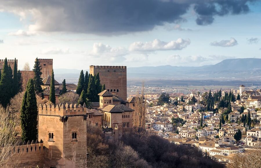 Alhambra & Nasrid Palace: Private Tour with Tickets - What the private format adds at $320 per person