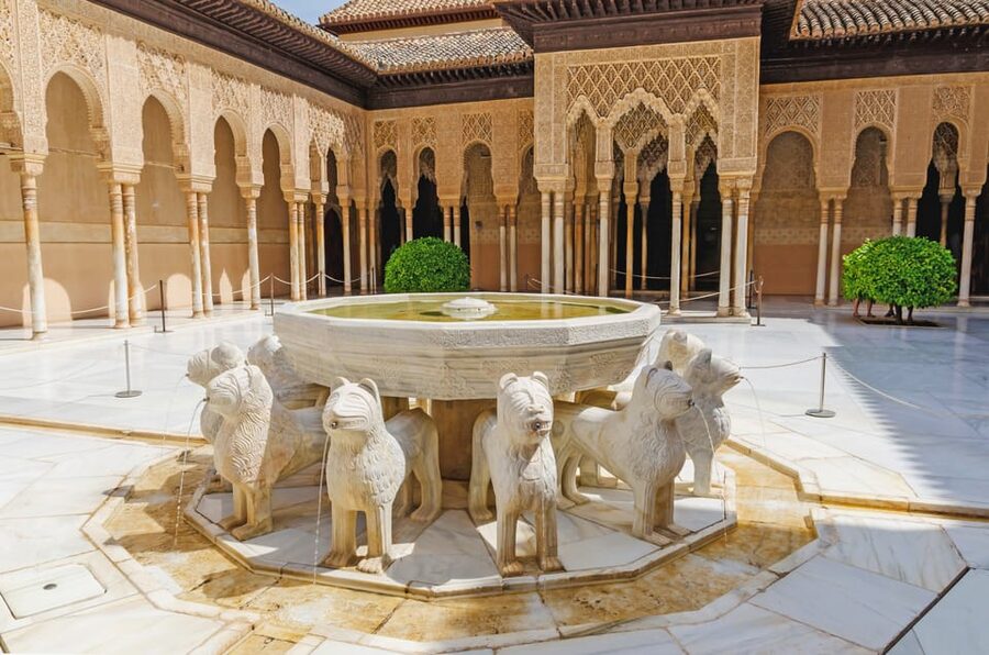 Alhambra & Nasrid Palace: Private Tour with Tickets - Meeting the guide beside the Alhambra map