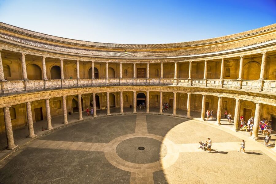 Alhambra, Nasrid Palaces, and Generalife 3-Hour Guided Tour - Why the Alhambra works better with a guide