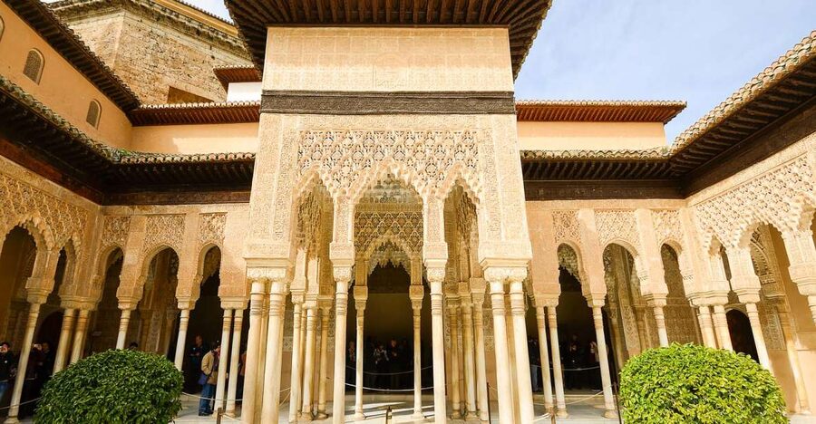 Alhambra, Nasrid Palaces, and Generalife 3-Hour Guided Tour - Charles V Palace and the Christian chapter