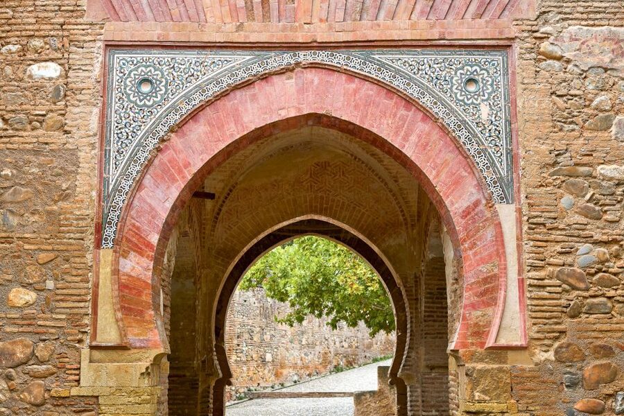 Alhambra, Nasrid Palaces, and Generalife 3-Hour Guided Tour - The value of the $66 price