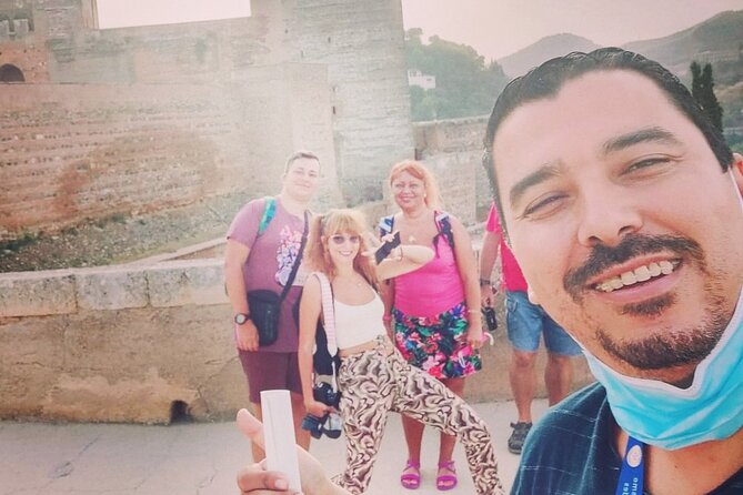 Alhambra, Nasrid Palaces, Generalife & Alcazaba Private Tour - The Generalife gardens and royal retreat, about one hour