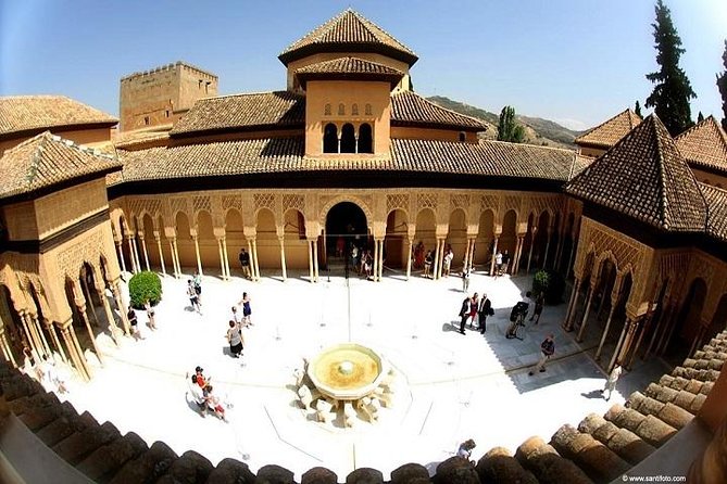 Alhambra, Nasrid Palaces, Generalife & Alcazaba Private Tour - Price and the value of a specialist guide