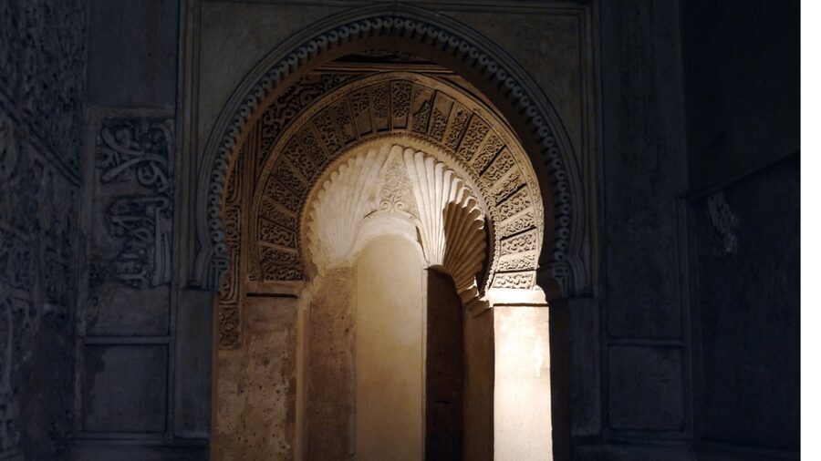 Alhambra: Nasrid Palaces Guided Night Tour without tickets - Key points at a glance