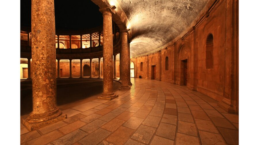 Alhambra: Nasrid Palaces Guided Night Tour without tickets - Charles V Palace and its round courtyard