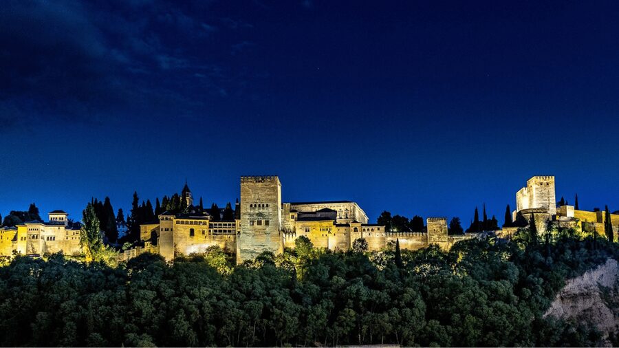 Alhambra: Nasrid Palaces Guided Night Tour without tickets - Starting beside the old fortress wall