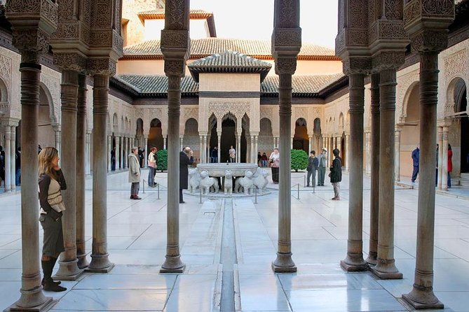 Alhambra Private/Small Group Tour & Nasrid Palaces Skip the Line - Why the Alhambra works best with a guide