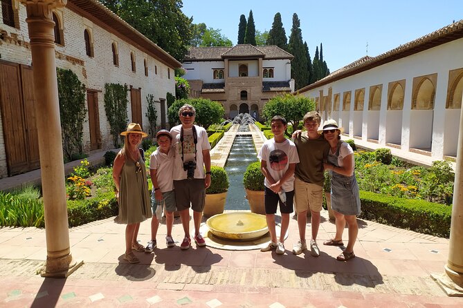 Alhambra : Private Tour for Families - A guide who can speak to children and adults